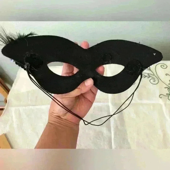 Mid 2000s monster high pink mask - Picture 2 of 4